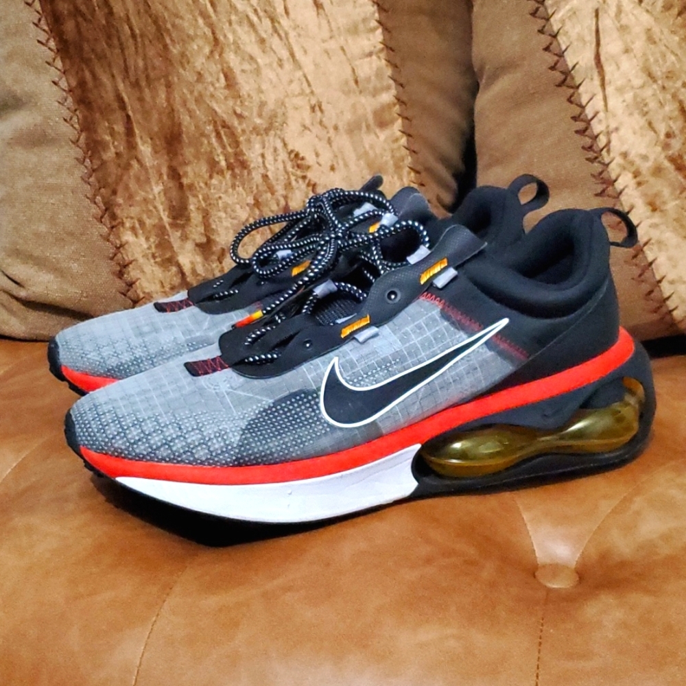 Nike Air Max 'Black Mystic Red'